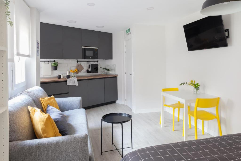 Kuchyň nebo kuchyňský kout v ubytování Madrid Comfort Suites