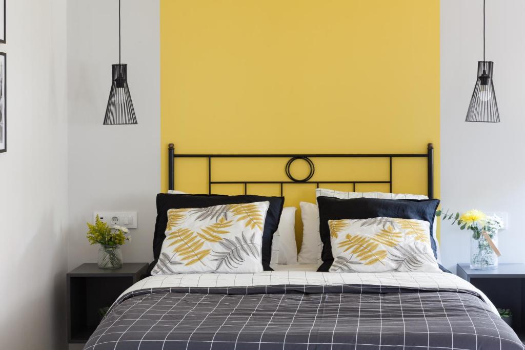 Postel nebo postele na pokoji v ubytování Madrid Comfort Suites
