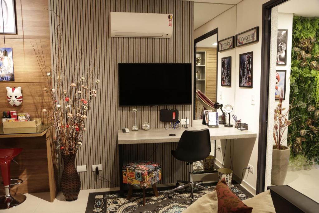 TV a/nebo společenská místnost v ubytování Nakamiti Singular Apart Arujá SP