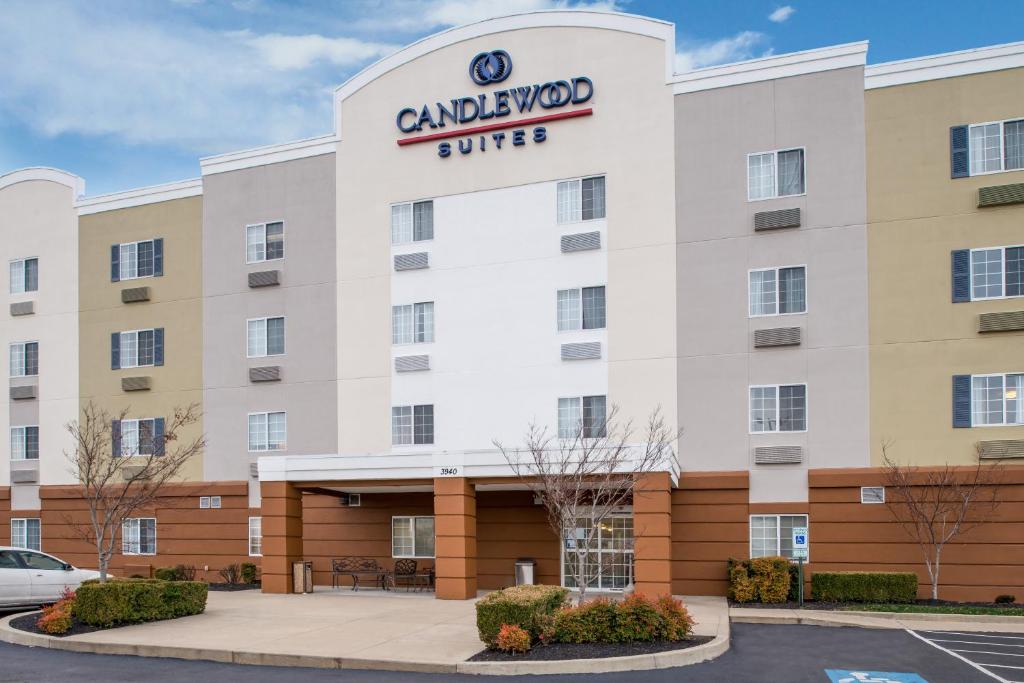 a rendering of the front of a cranberrywood hotel at Candlewood Suites Paducah, an IHG Hotel in Paducah