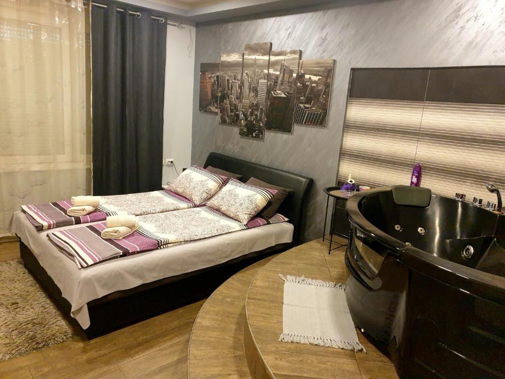 Ένα ή περισσότερα κρεβάτια σε δωμάτιο στο Ceca Apartman