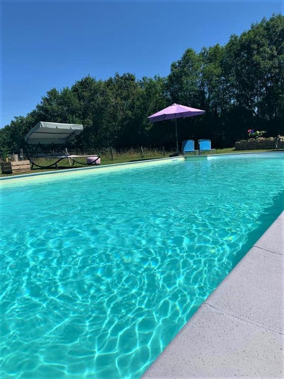 Bazén v ubytování Domaine du Conte Bleu nebo v jeho okolí