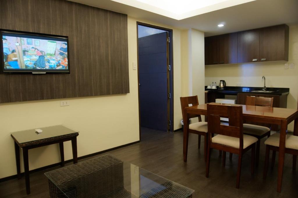 Kuchyň nebo kuchyňský kout v ubytování GT Hotel Iloilo