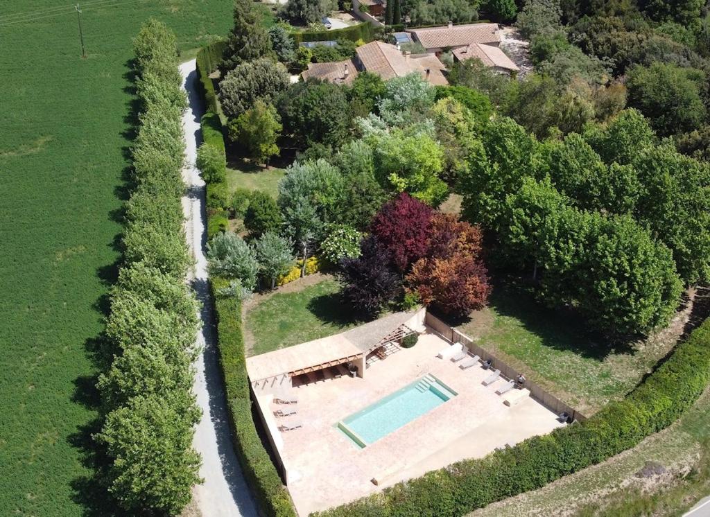 an overhead view of a house with a swimming pool at El Moli de Siurana in Siurana