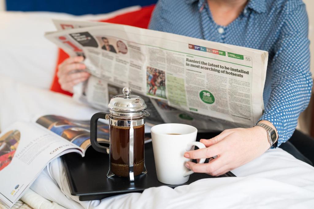 Příslušenství pro přípravu čaje a kávy v ubytování The Clifton Hotel Bristol