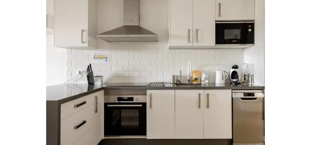 Fotografia z galérie ubytovania Casa Krisma, Fabulous Modern Spacious 2 bedrooms apartment, Remote Work, Fast WIFI, Parking and AC v destinácii Adeje