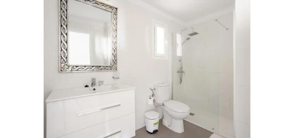 Fotografia z galérie ubytovania Casa Krisma, Fabulous Modern Spacious 2 bedrooms apartment, Remote Work, Fast WIFI, Parking and AC v destinácii Adeje