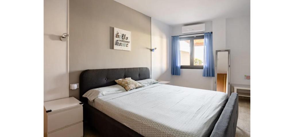 Fotografia z galérie ubytovania Casa Krisma, Fabulous Modern Spacious 2 bedrooms apartment, Remote Work, Fast WIFI, Parking and AC v destinácii Adeje
