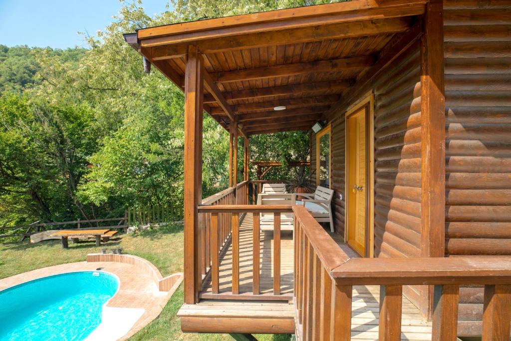 Bazén v ubytování LAGUN POOL VILLAGE nebo v jeho okolí