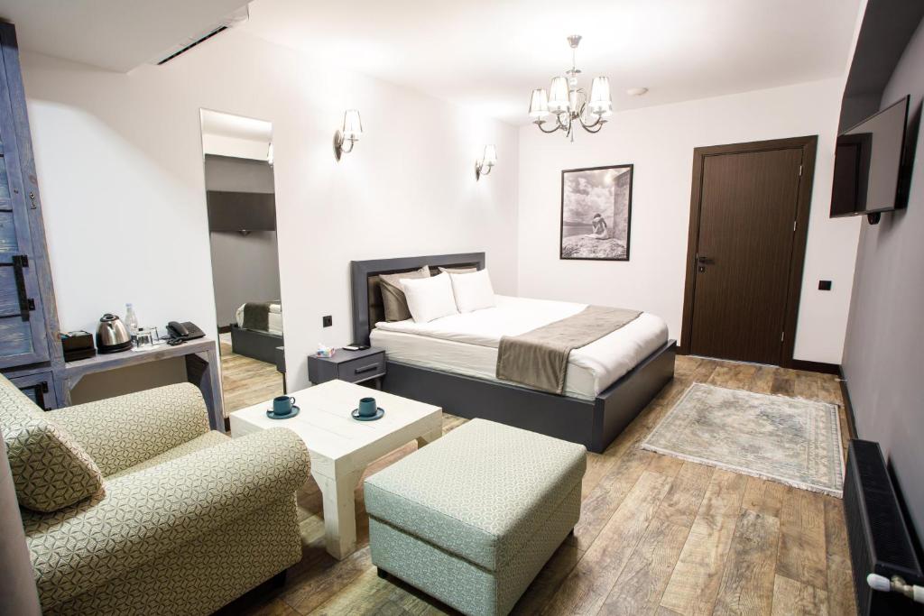Postel nebo postele na pokoji v ubytování The Phoenix Boutique Hotel