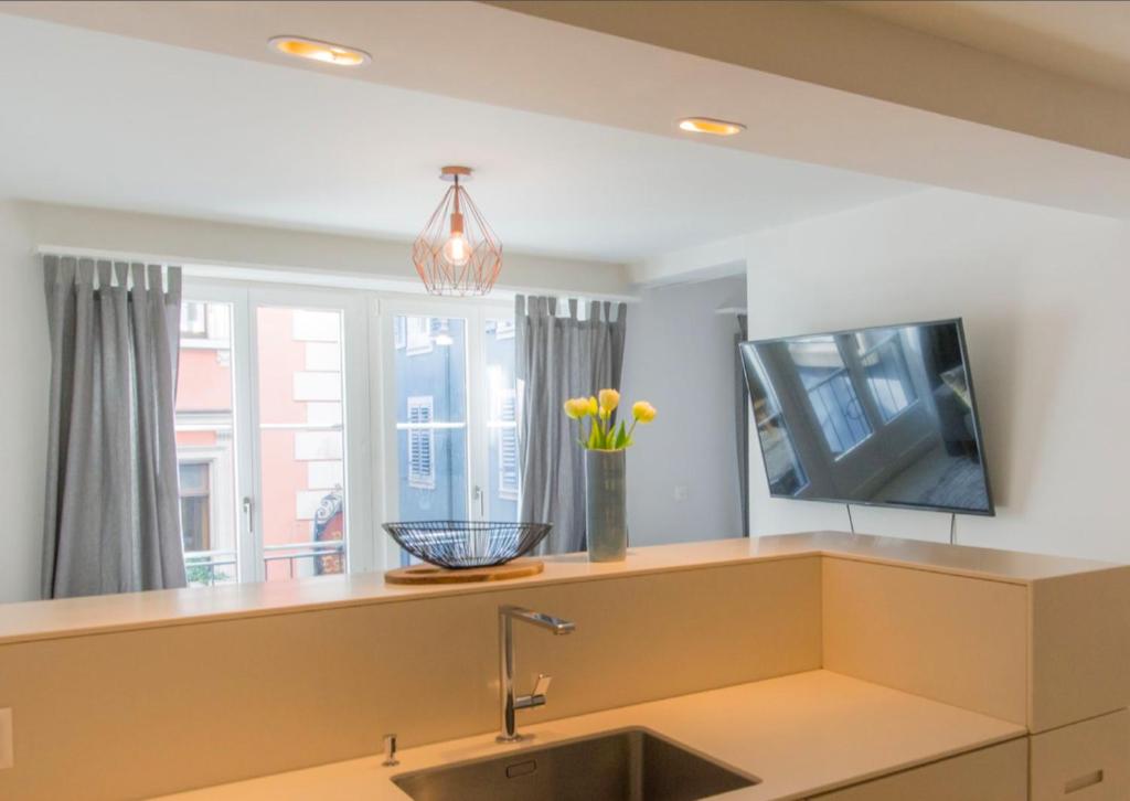 Zürich Niederdorf - Grossmünster - Resim 5