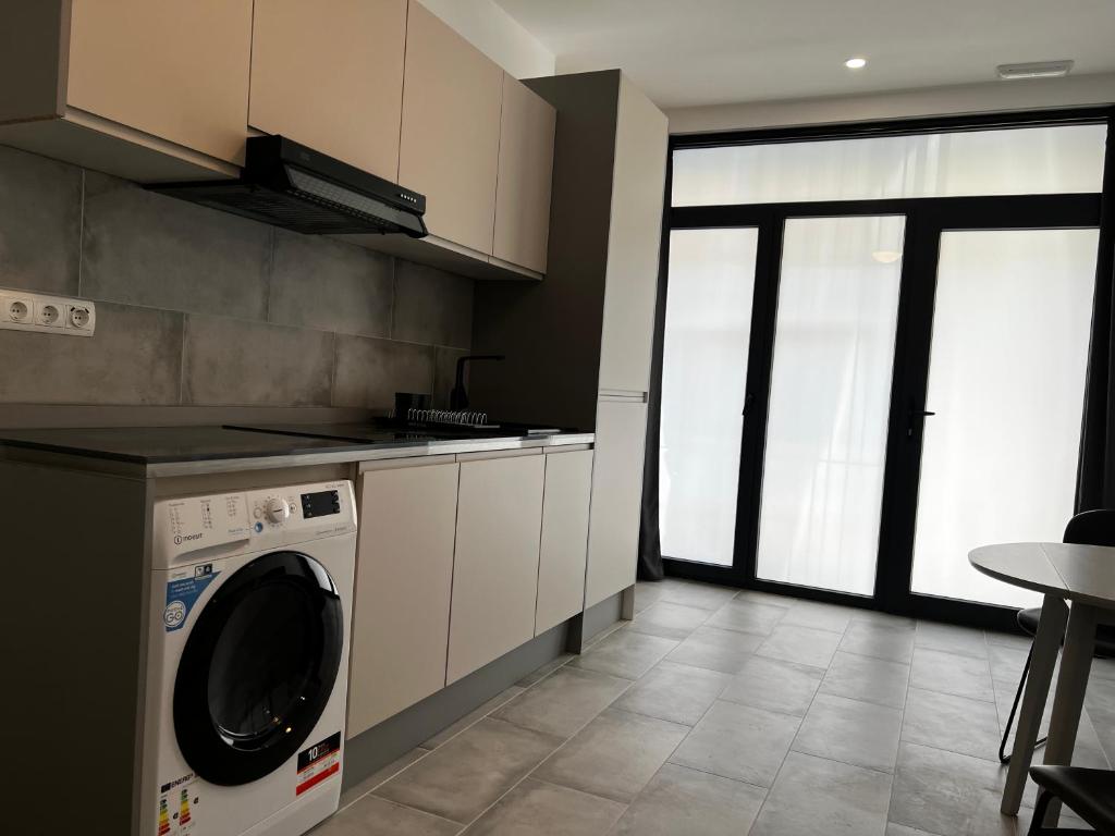 Apartment near the port, City Of Arts and 10min to the beach ...