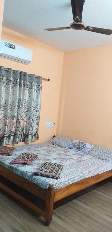 Postel nebo postele na pokoji v ubytování Kshanbhar Vishranti Home Stay