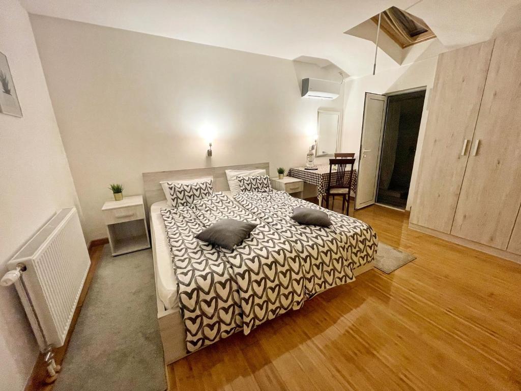Letto o letti in una camera di TEPIĆ Garni Hotel