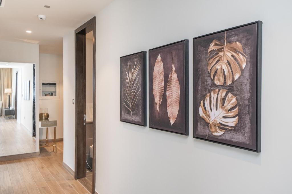 Fotografie z fotogalerie ubytování Luton Vacation Homes - Luxury & High floor 2BR , Jumeirah Living Marina Gate 3 - 48AB07 v Dubaji