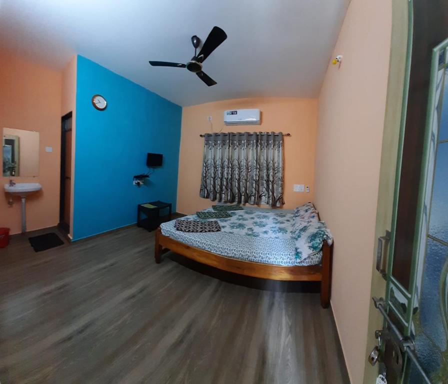 Postel nebo postele na pokoji v ubytování Kshanbhar Vishranti Home Stay