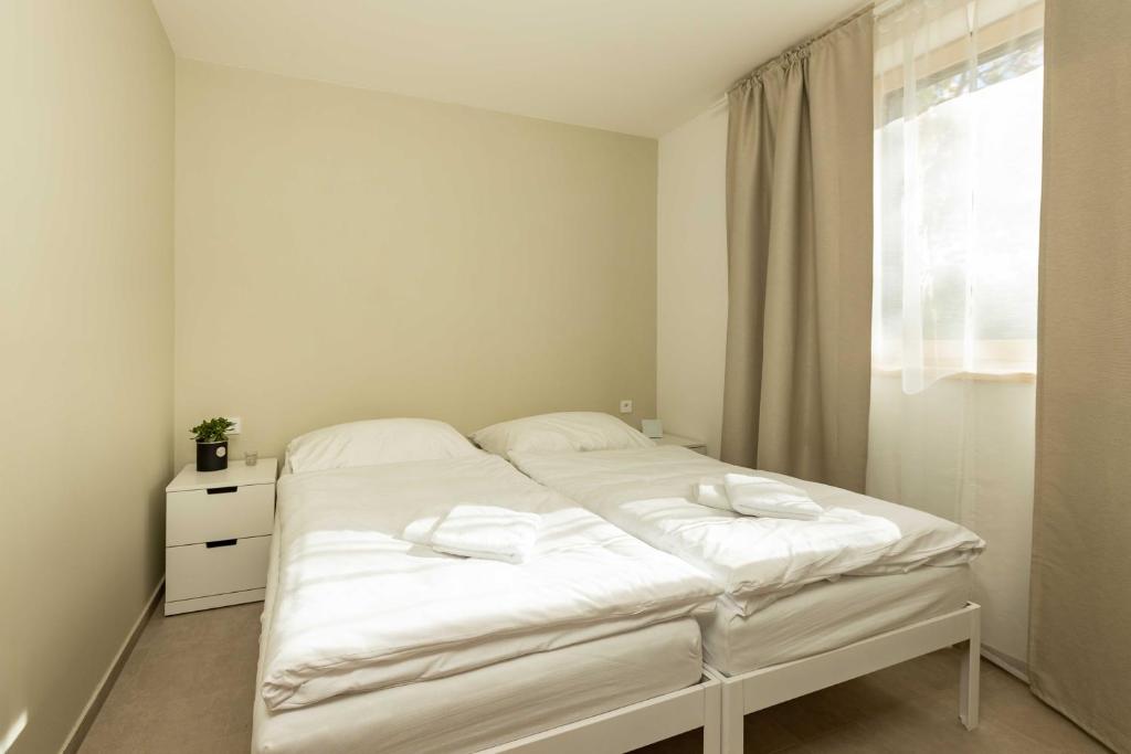 Postel nebo postele na pokoji v ubytování Katlov Homes