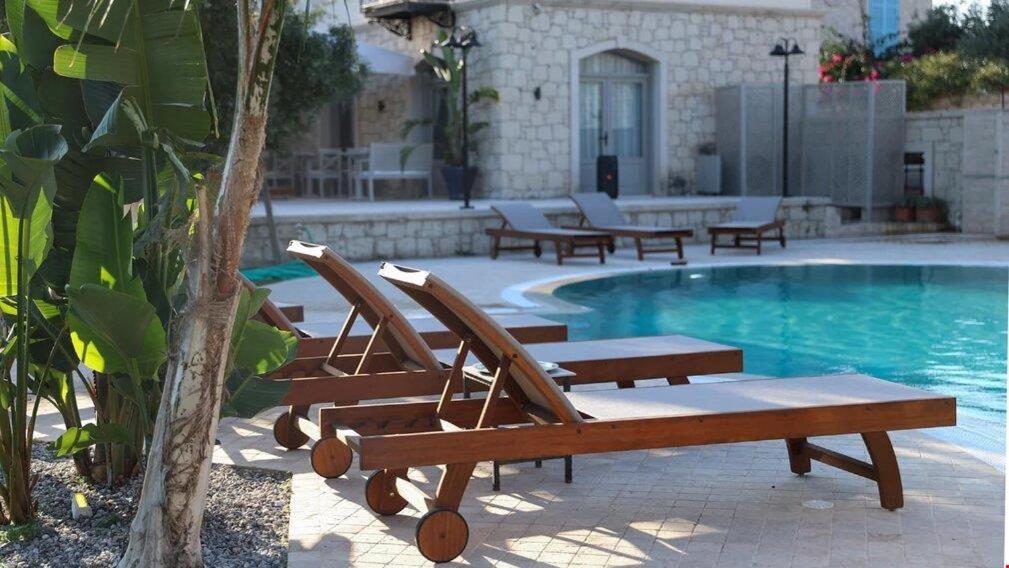 The swimming pool at or close to Triangulo Hotel