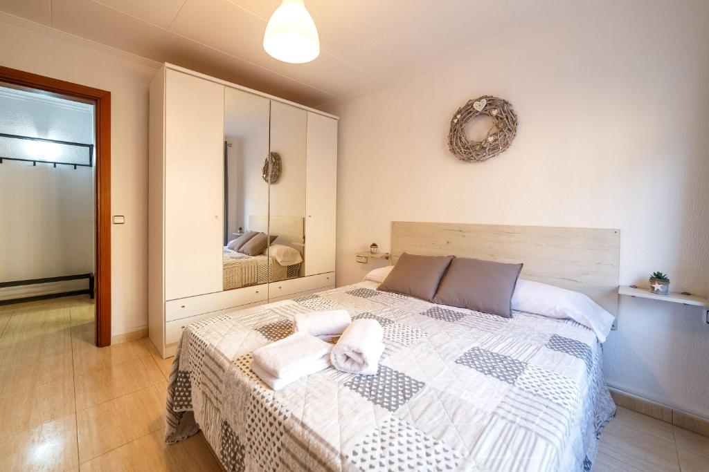 Postel nebo postele na pokoji v ubytování Apartamentos Costa Brava Las Vistas