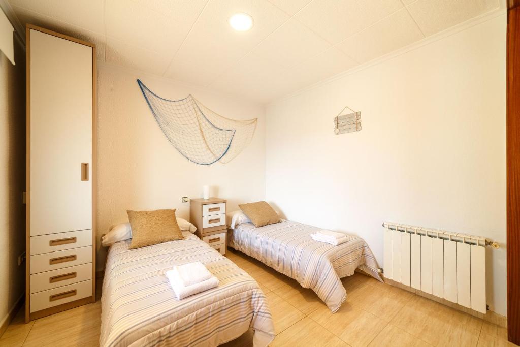 Postel nebo postele na pokoji v ubytování Apartamentos Costa Brava Las Vistas
