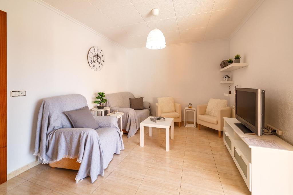 TV a/nebo společenská místnost v ubytování Apartamentos Costa Brava Las Vistas