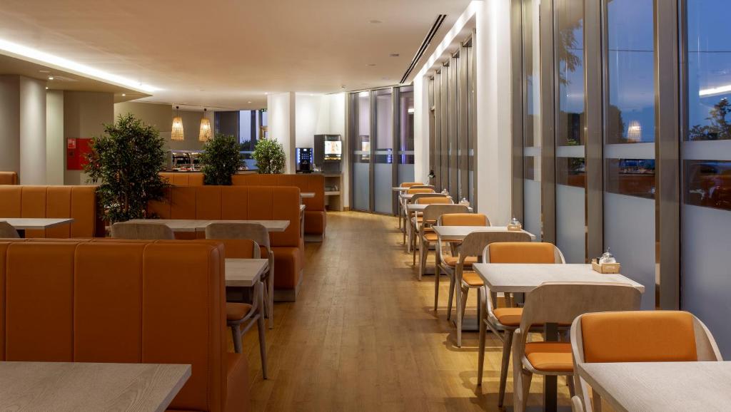 Een restaurant of ander eetgelegenheid bij TURIM Presidente Hotel