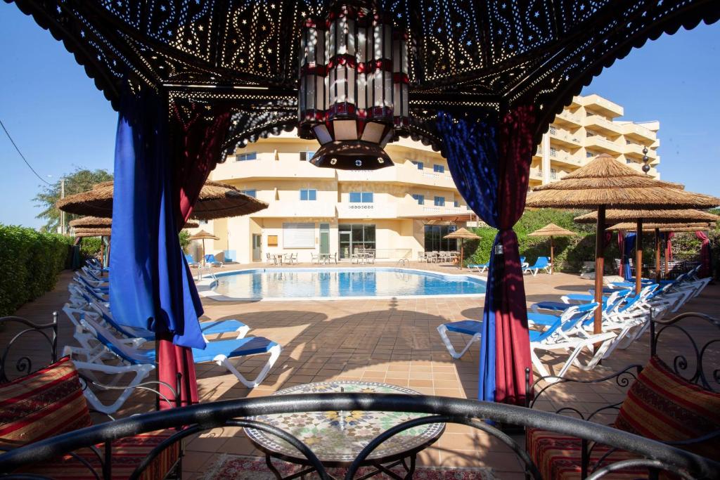 Het zwembad bij of vlak bij TURIM Presidente Hotel