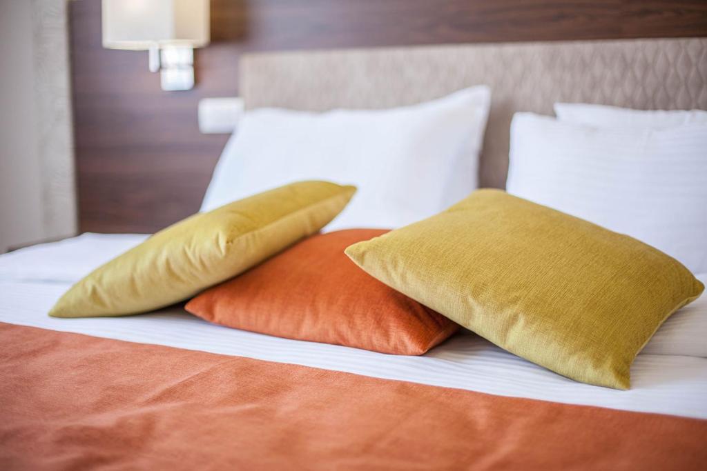 Postel nebo postele na pokoji v ubytování Hotel Marshal Garni