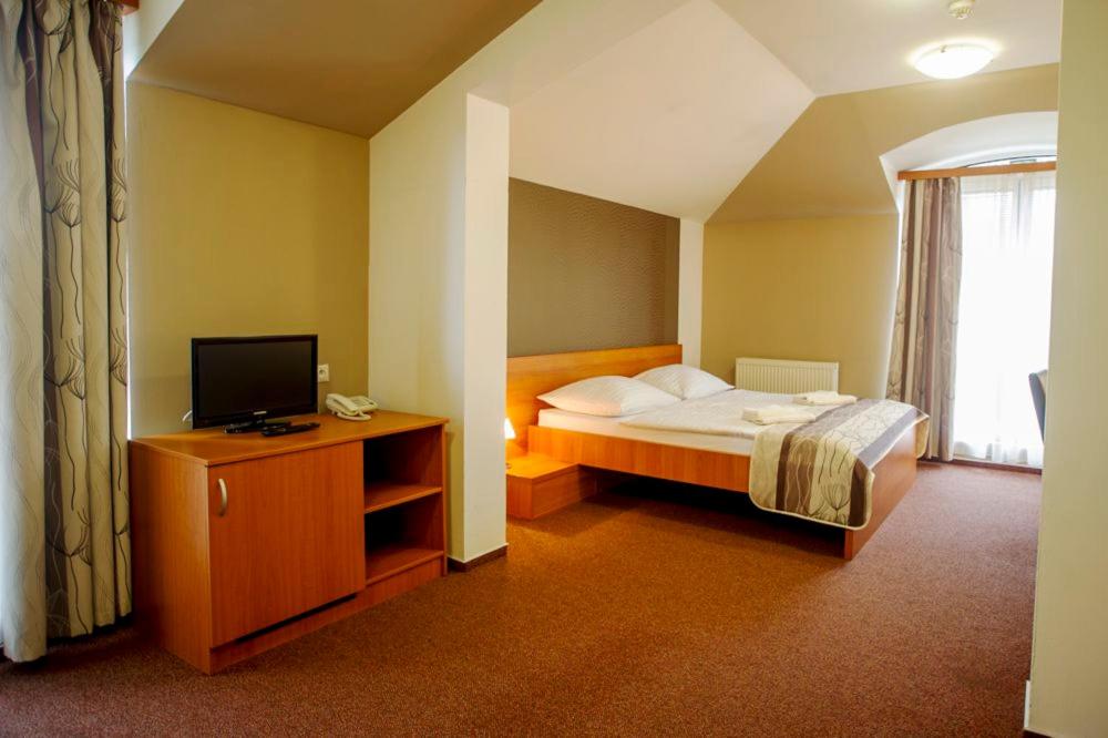 Postel nebo postele na pokoji v ubytování Wellness Hotel Thermal