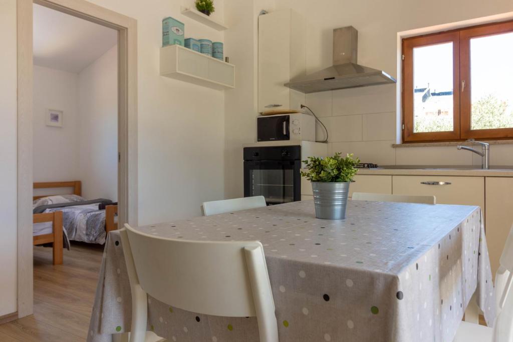 Kuchnia lub aneks kuchenny w obiekcie Beautiful villa Cissana with private pool near the beach