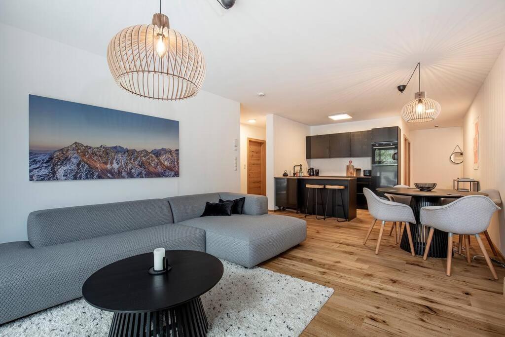 Posedenie v ubytovaní NEW! Design Apartment w mountain views & 10 mins from Sölden