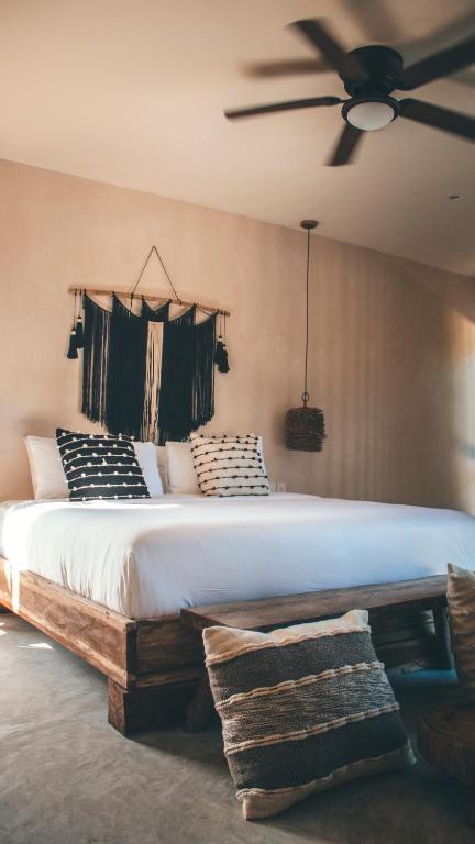 Vida Boho Apart 6 with special fee to access Hotel Bardo - One-Bedroom Apartment