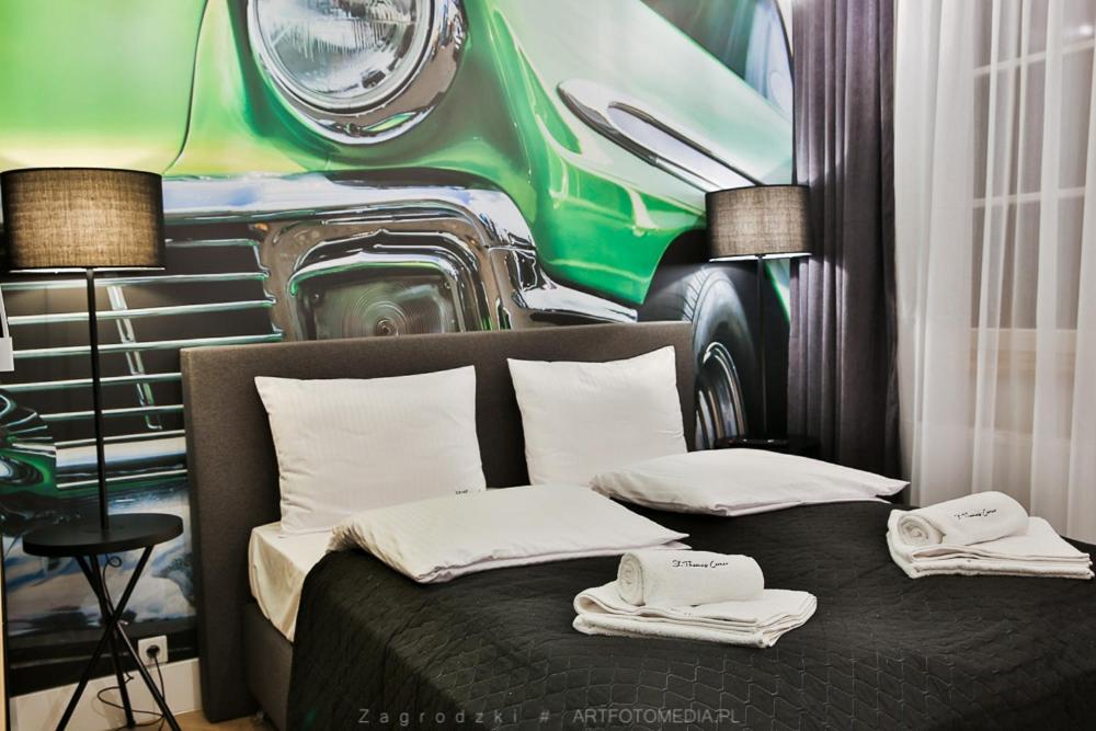 Saint Thomas Corner - by Upstairs - Resim 35