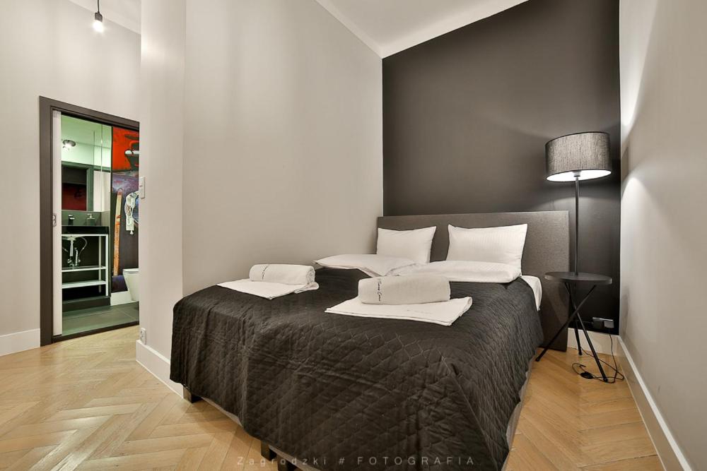 Saint Thomas Corner - by Upstairs - Resim 15