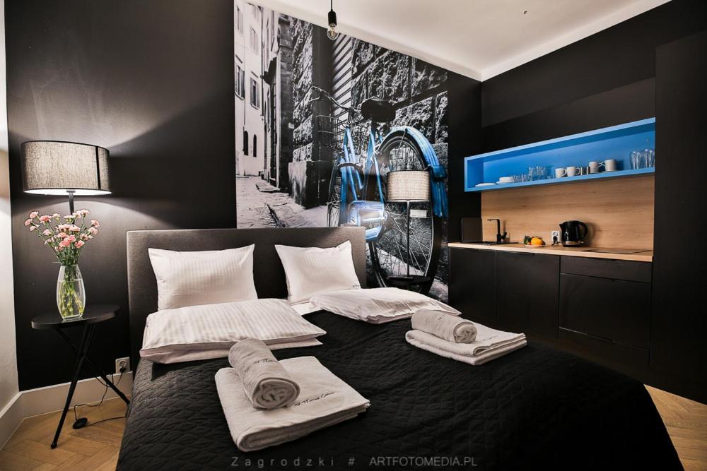 Saint Thomas Corner - by Upstairs - Resim 3