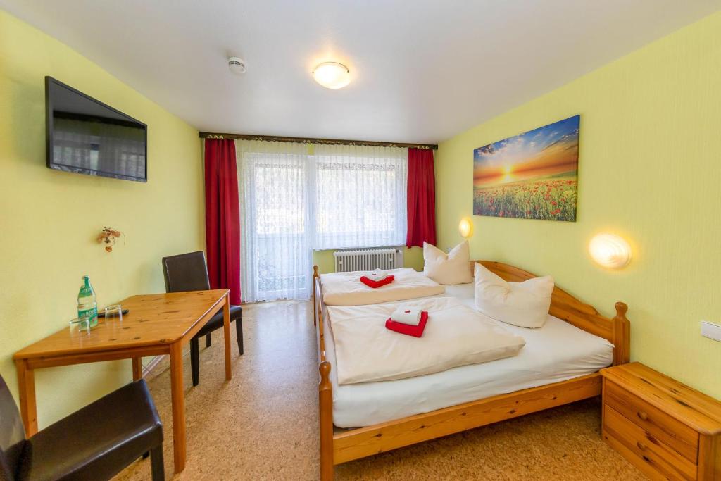 Postel nebo postele na pokoji v ubytování Hotel Bellevue
