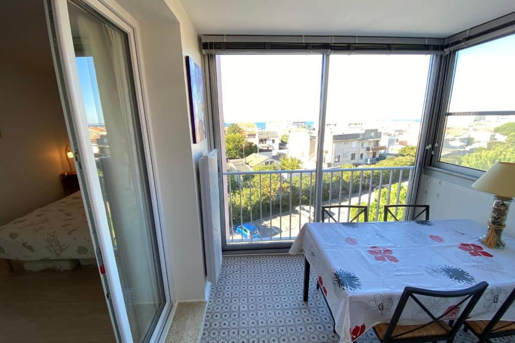 Apartment T3 with small sea view Port Royal in Grau du Roi