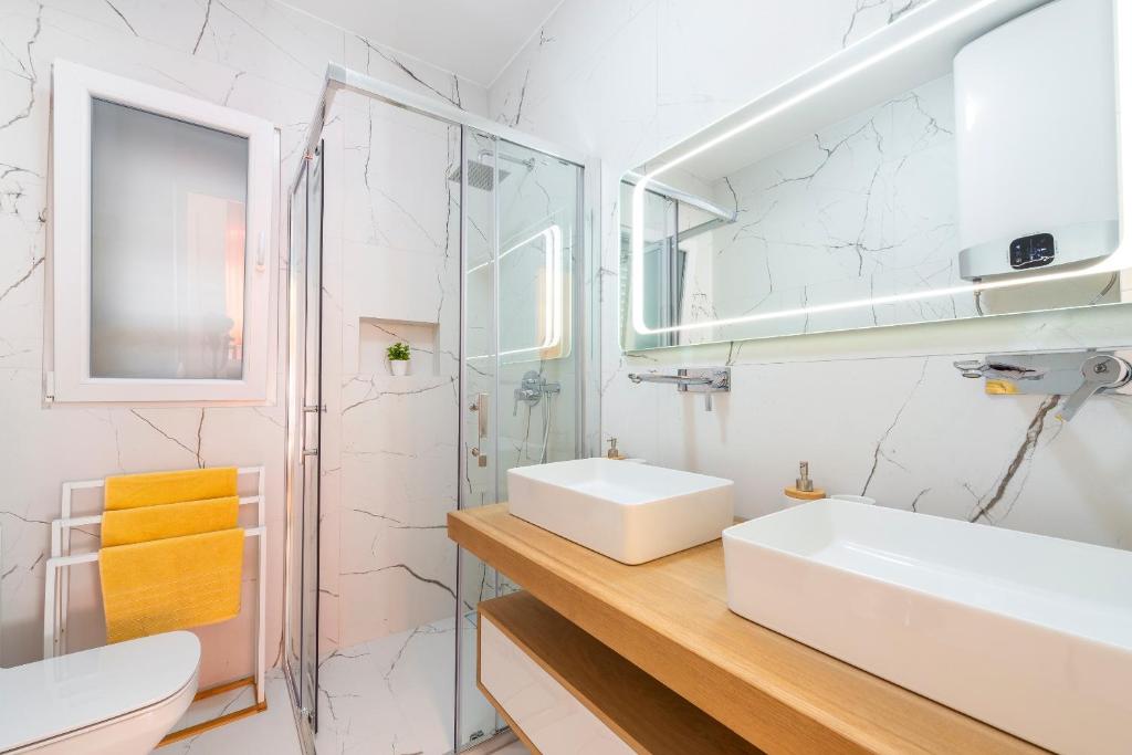 Koupelna v ubytování New Deluxe jacuzzi apartment Ana