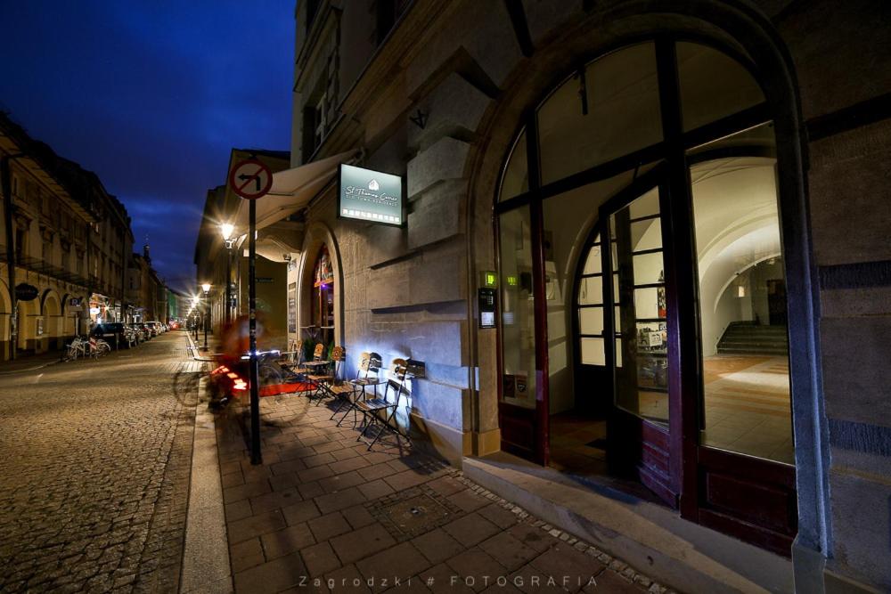 Saint Thomas Corner - by Upstairs - Resim 36