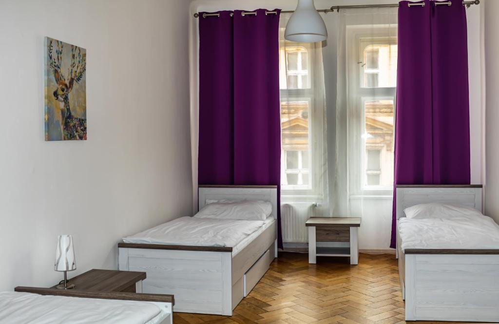 Postel nebo postele na pokoji v ubytování Welcome Hostel & Apartments Praguecentre