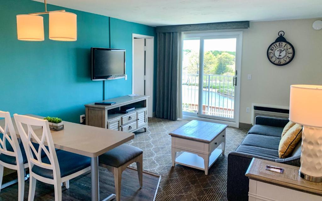 Riverview Resort - Two-Bedroom Suite