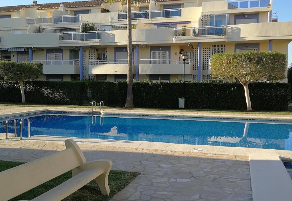 Bazén v ubytovaní Jardines de Denia 3 alebo v jeho blízkosti