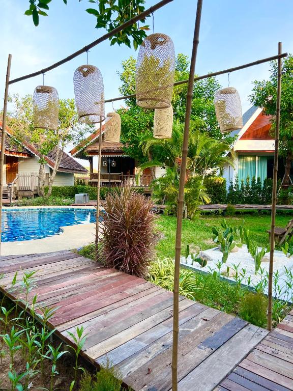 Bazén v ubytování Siri Lagoona Resort nebo v jeho okolí