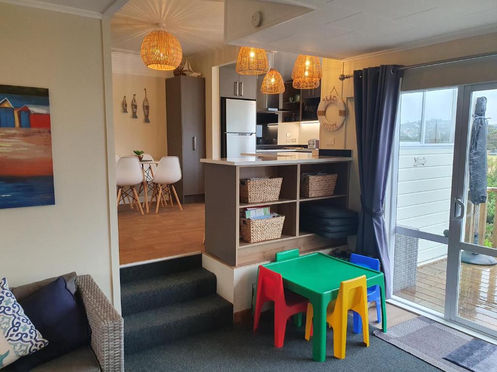 Kuchyň nebo kuchyňský kout v ubytování Stanmore Bay Beach House