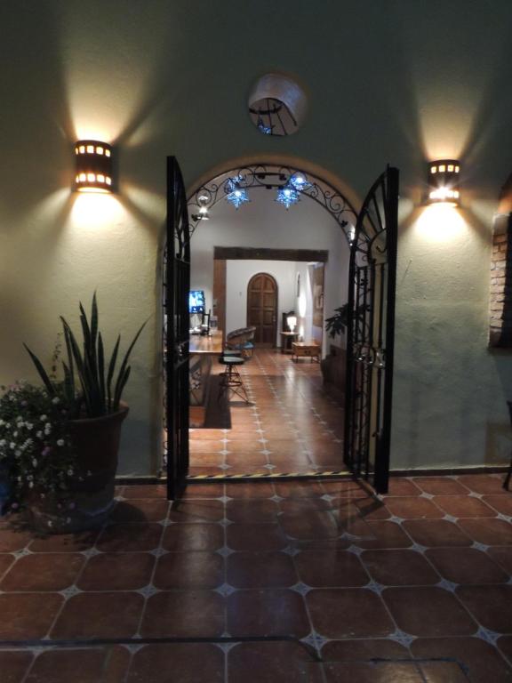 Zona de hol sau recepție la Hotel Casa Tequis San Luis Potosi