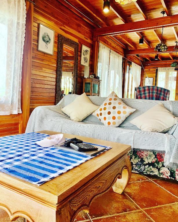 Posezení v ubytování Rang Robin Farmstay with swimming pool