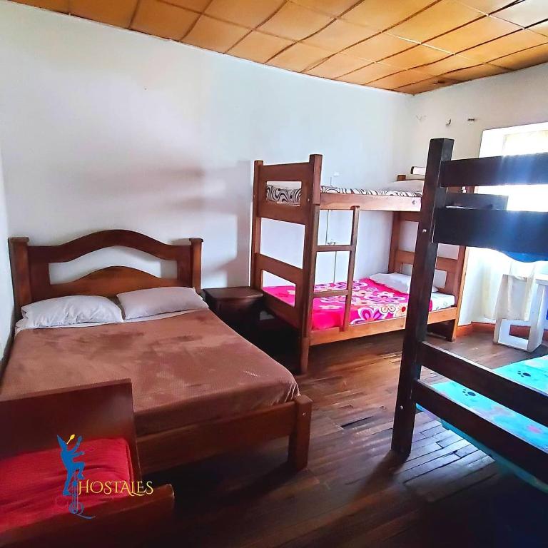 Postel nebo postele na pokoji v ubytování Hostal CQ Chapinero