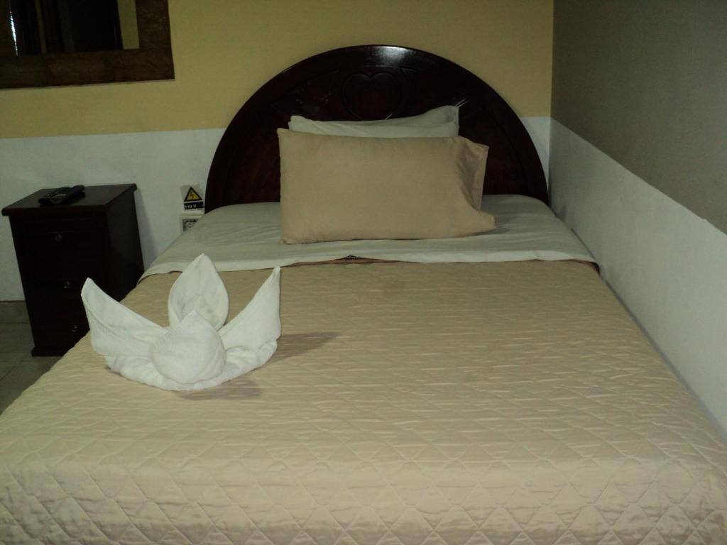 Postel nebo postele na pokoji v ubytování Hostal Bolívar Inn