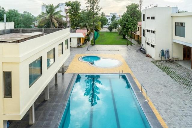Bazén v ubytování Pushpak Resort nebo v jeho okolí