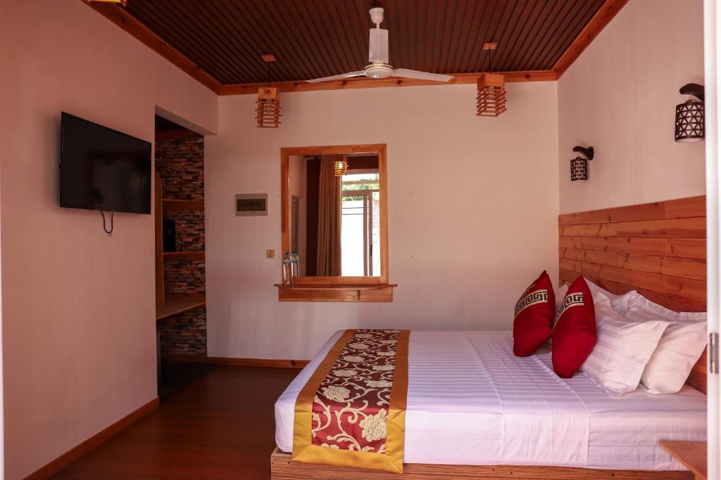 Postel nebo postele na pokoji v ubytování New Breeze Thoddoo Inn